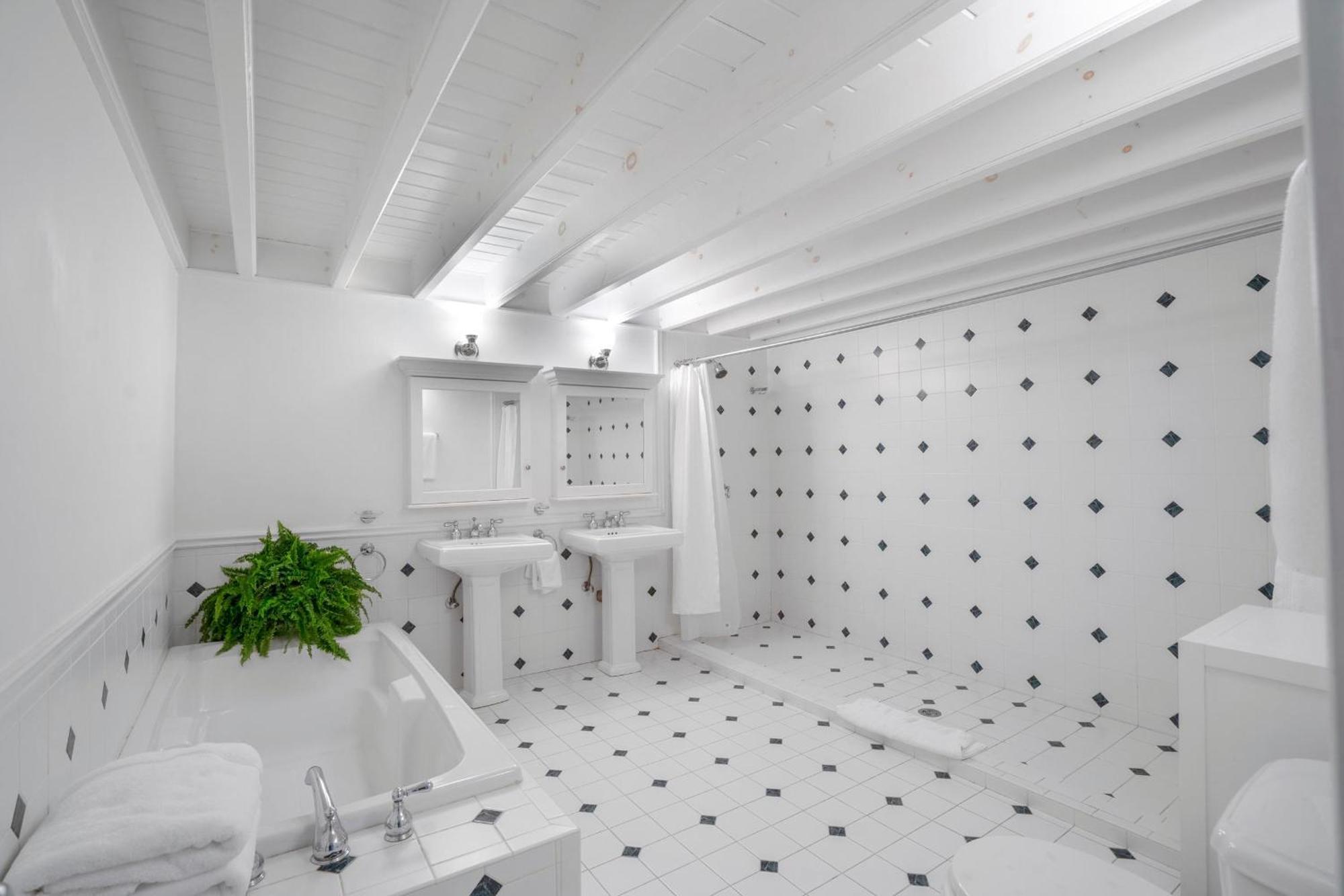 Villa Large Modern North Fork Barn:Vineyards In Backyard, Harbes Farms Mattituck Esterno foto